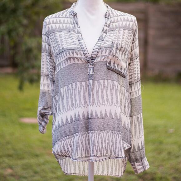Forever 21 Black and White Triangle PatternTop Size Small - Picture 1 of 10